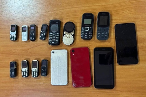 Ярославец попытался перебросить осужденным запрещенные предметы