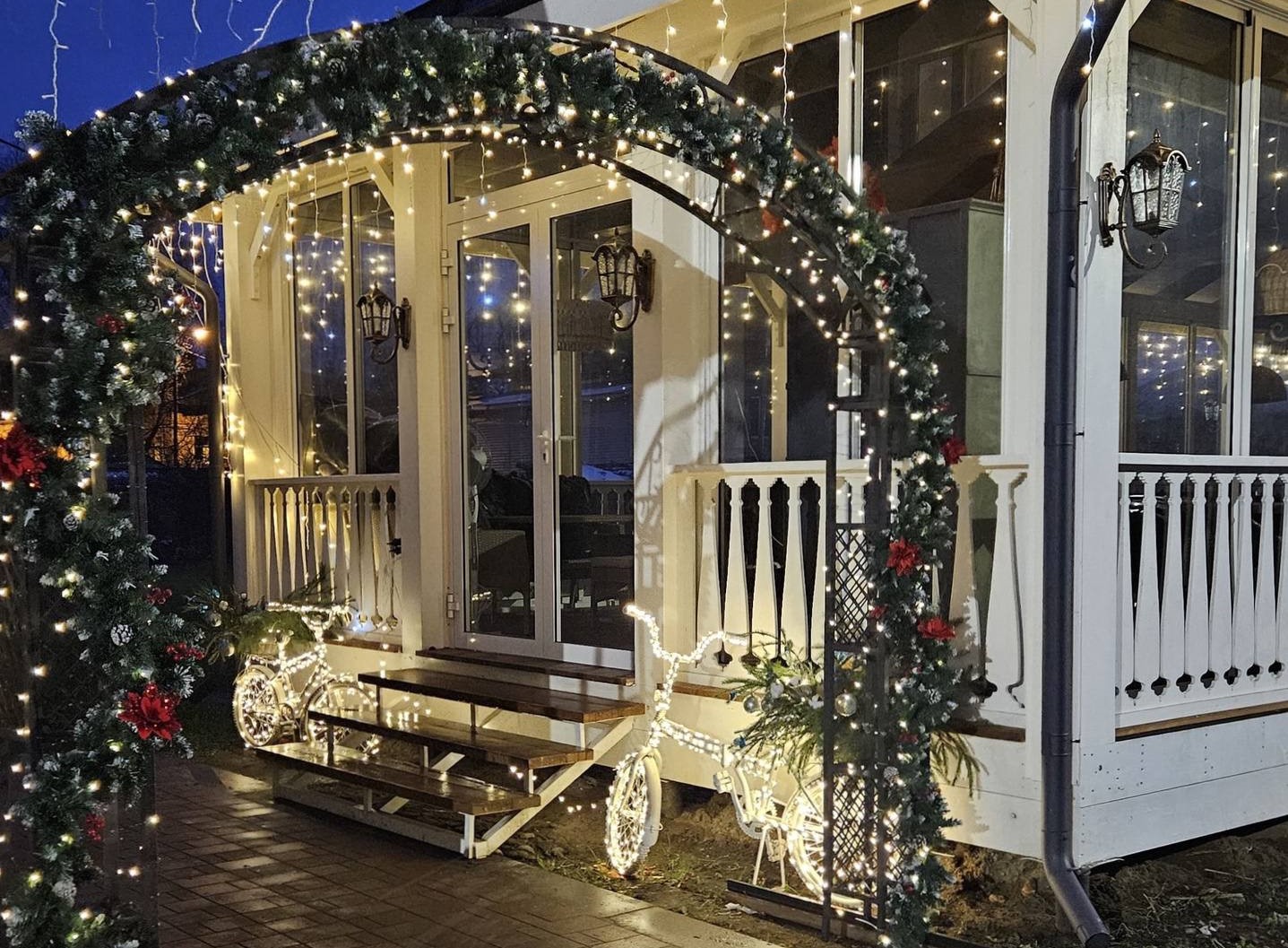 Жители Ярославской области принимают участие в конкурсе на лучшее новогоднее оформление фасадов