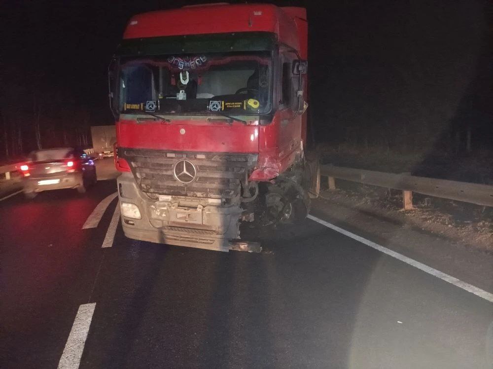 В результате ДТП с фурой в Ярославской области погибли два человека