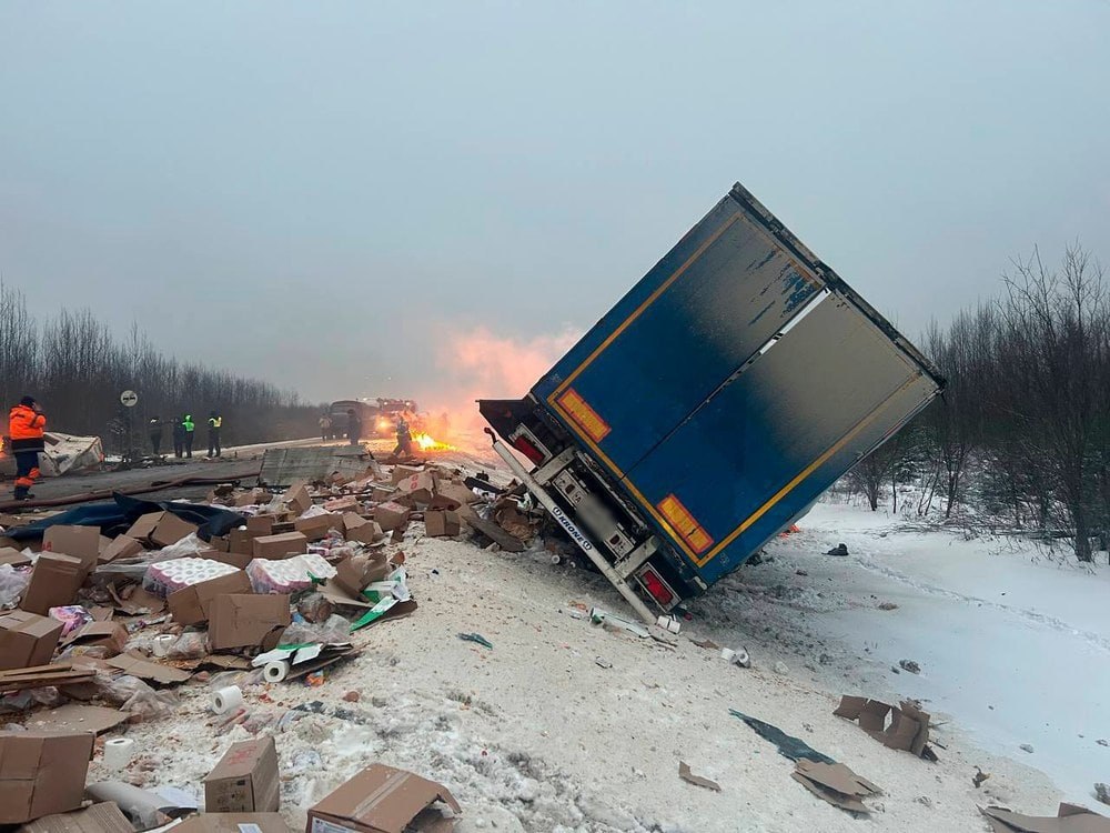В ДТП с тремя фурами на трассе М8 погиб человек, двое пострадали