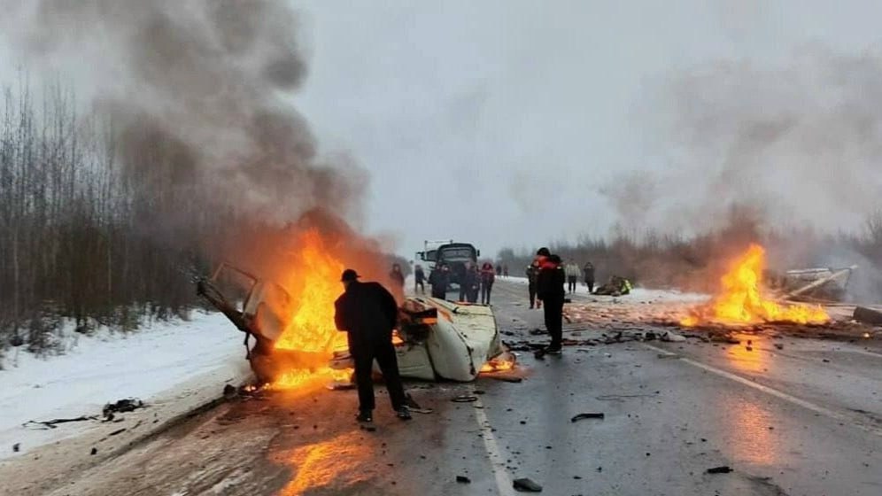 В ДТП с тремя фурами на трассе М8 погиб человек, двое пострадали