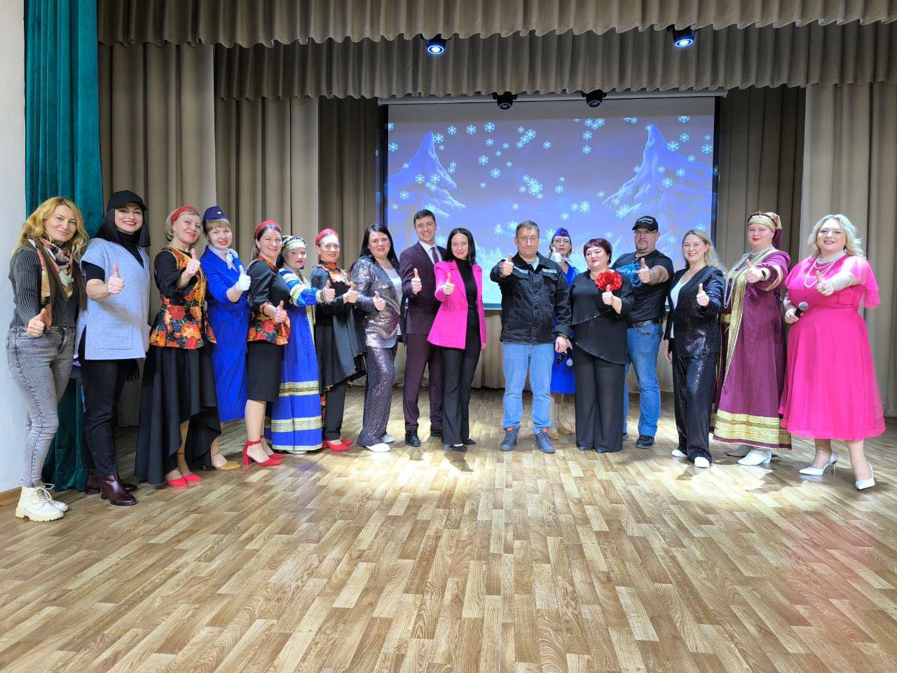 Ярославские творческие коллективы выступили с новогодней программой для жителей Акимовского округа