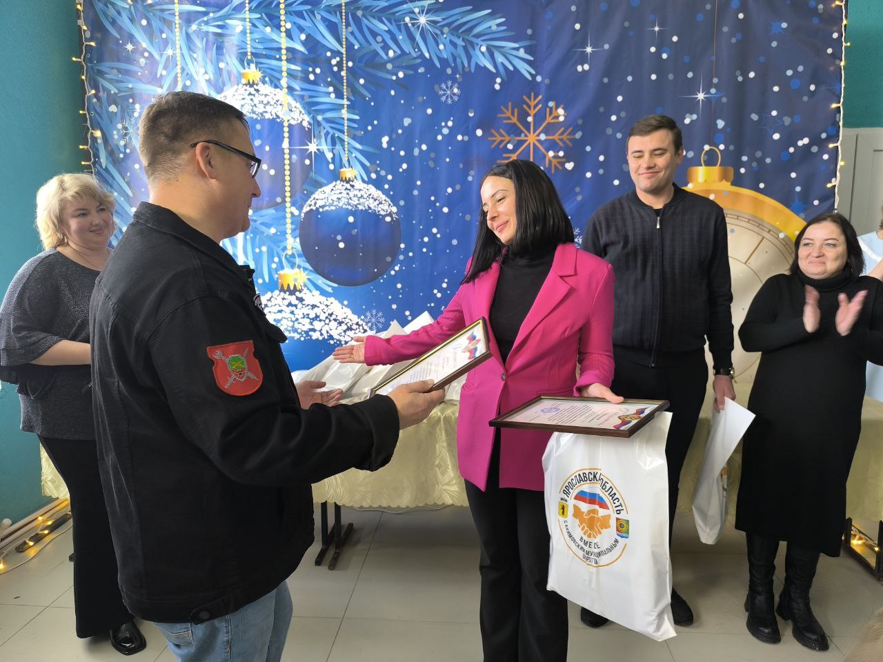 Ярославские творческие коллективы выступили с новогодней программой для жителей Акимовского округа