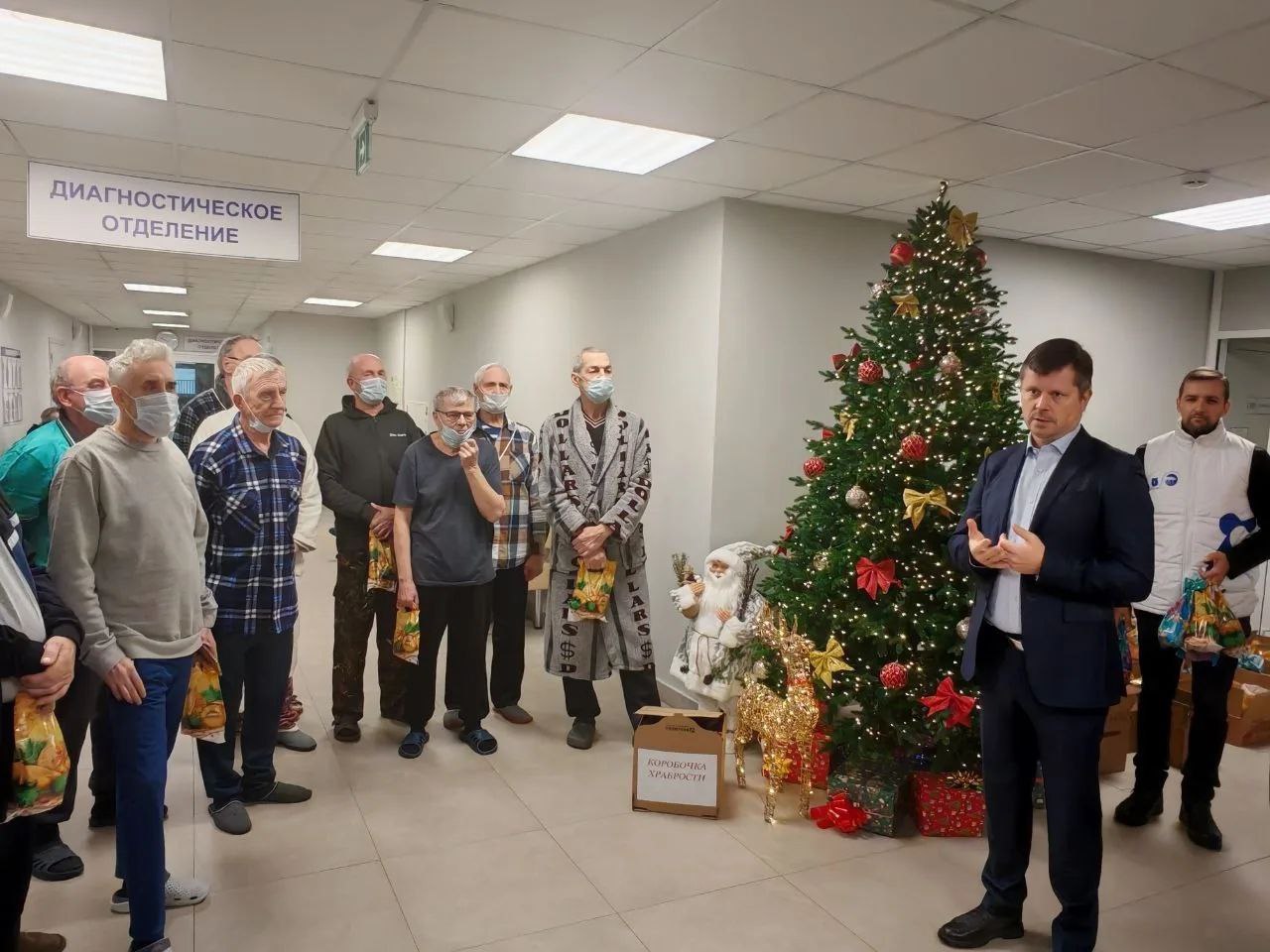 Новогодние подарки для пациентов ярославских больниц передали в рамках благотворительных акций