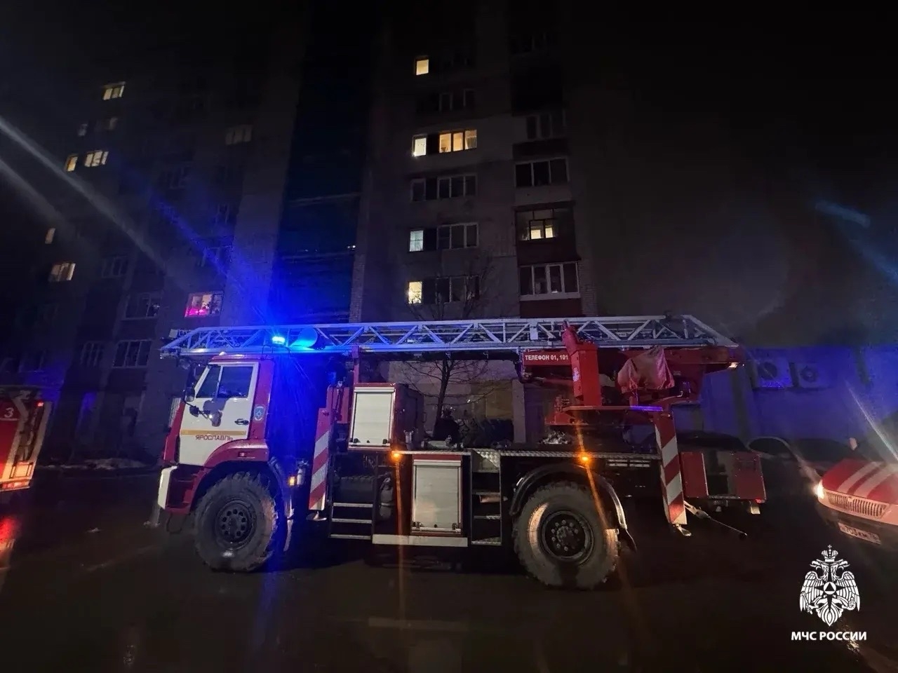 В Ярославле пожарные спасли семь жителей многоквартирного дома