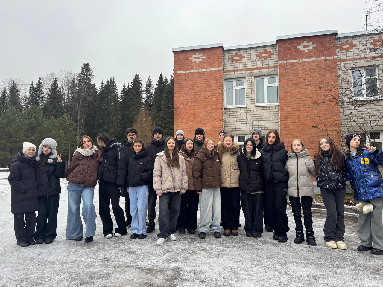 Дети из подшефного Акимовского округа приехали на предновогоднюю смену в ярославский лагерь