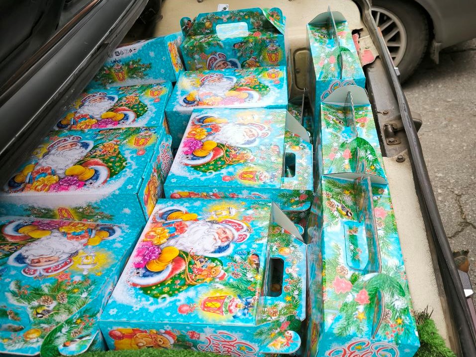 ​Жители Акимовского округа получили новогодние подарки из Ярославской области