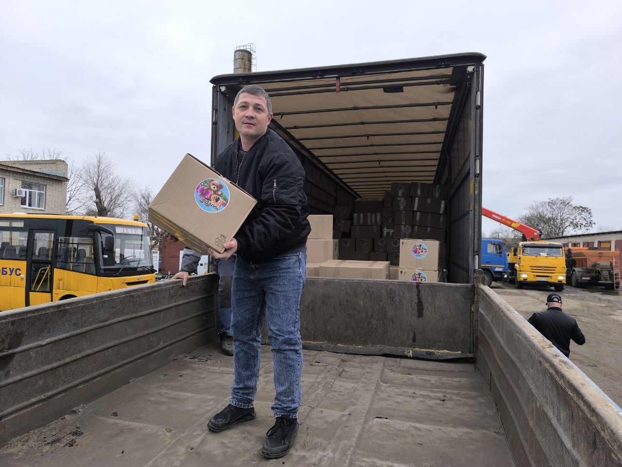 ​Жители Акимовского округа получили новогодние подарки из Ярославской области