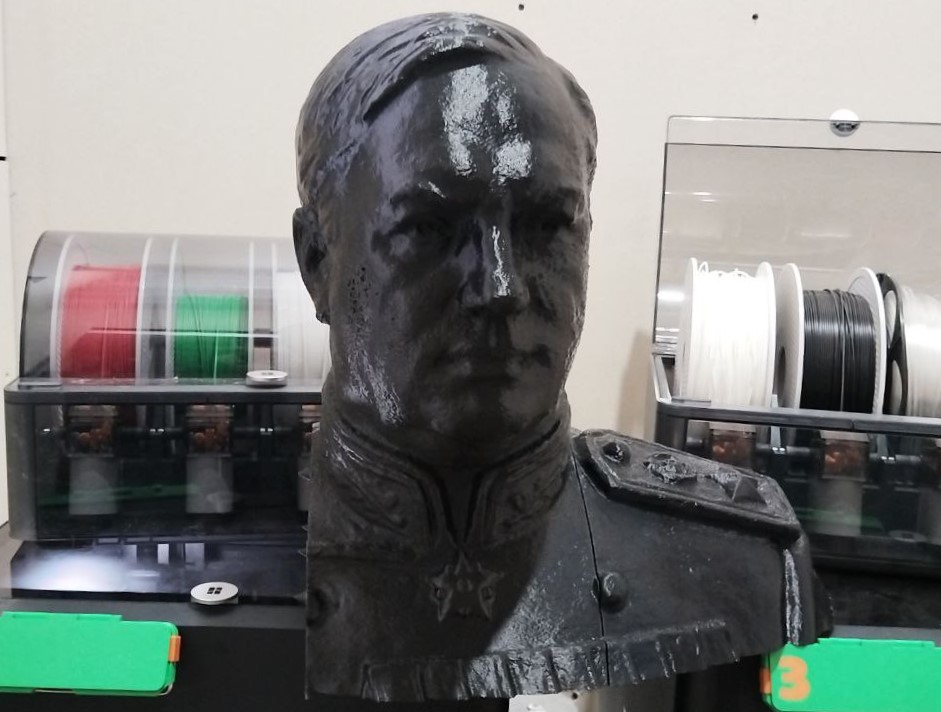 ​Изготовленный ярославскими кванторианцами бюст маршала Толбухина установят в Акимовском округе