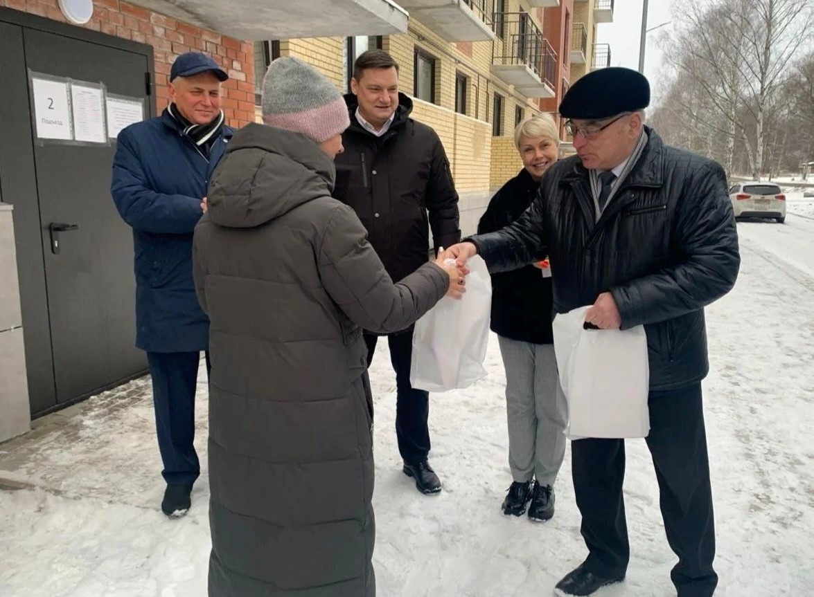 ​В Ярославле жители аварийных домов получили ключи от новых квартир