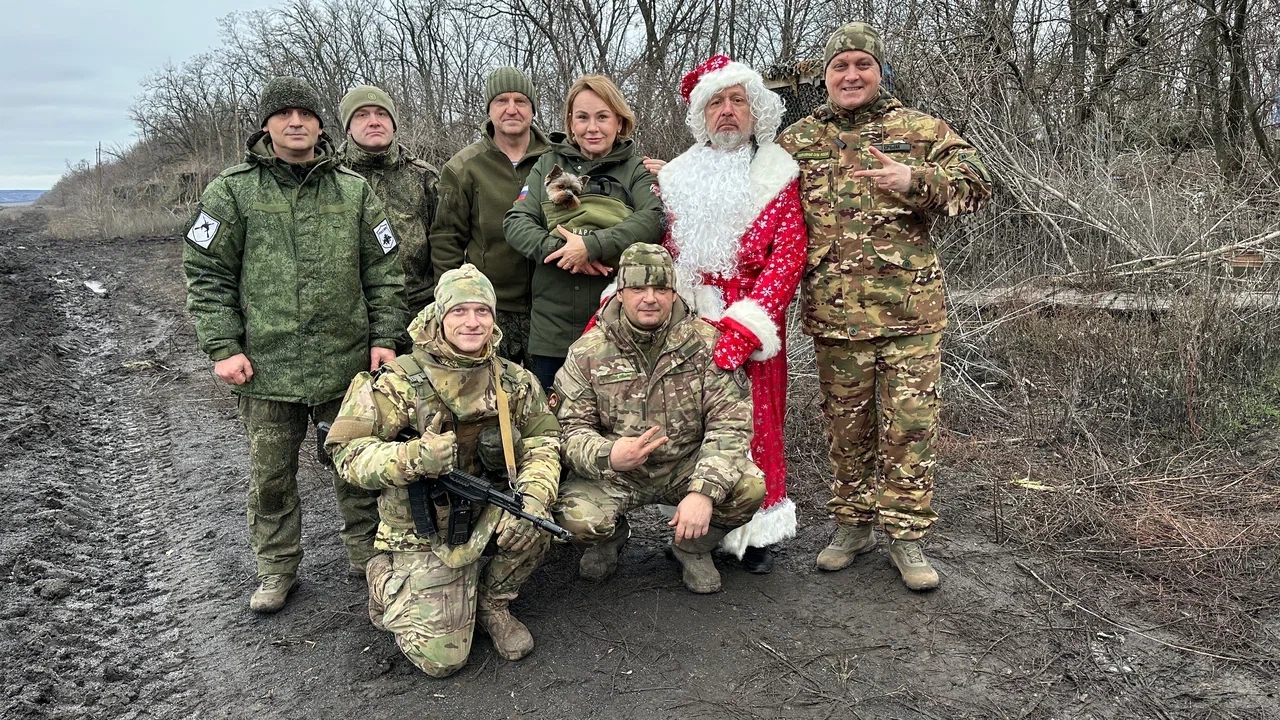 Дед Мороз из Народного фронта доставил ярославским бойцам тепло домашнего очага