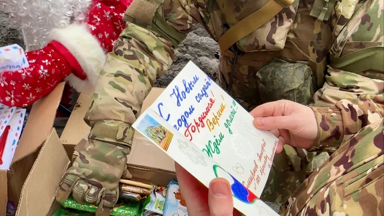 Дед Мороз из Народного фронта доставил ярославским бойцам тепло домашнего очага