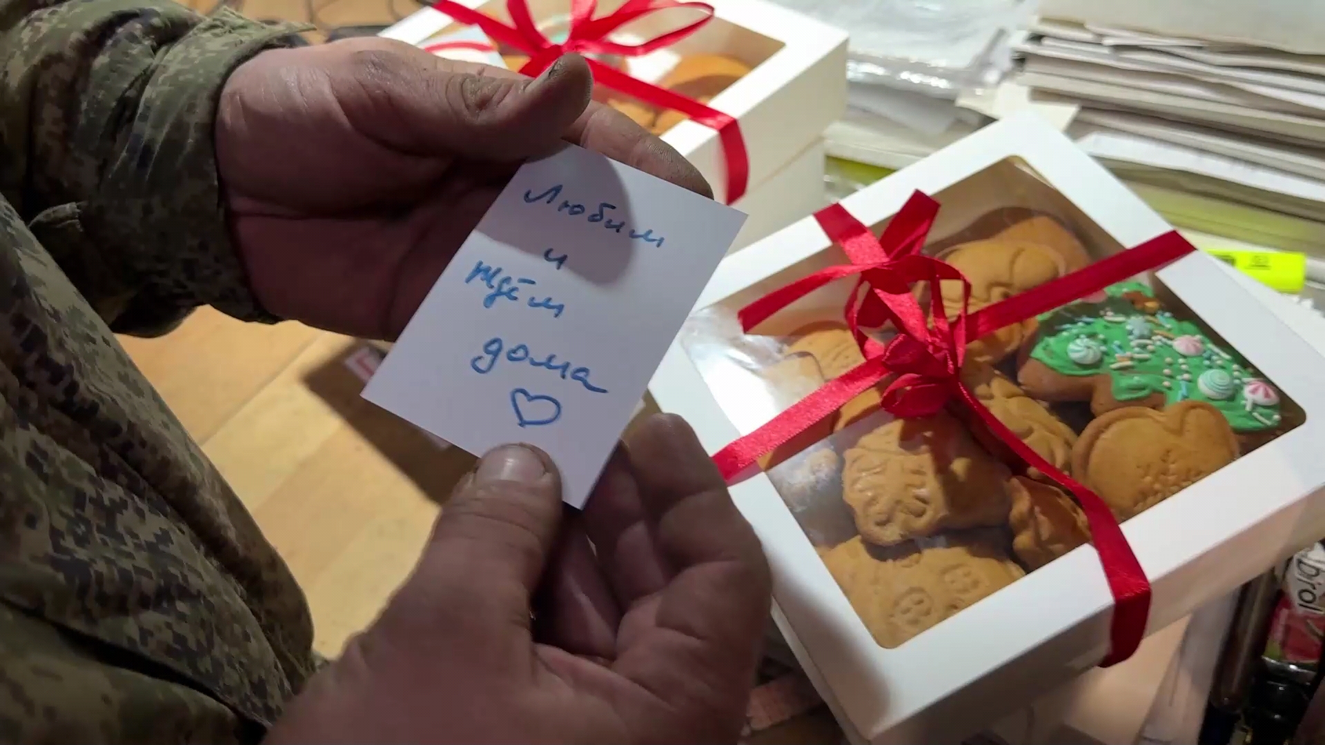 Ярославский боец получил новогодний привет от жены и двух дочек