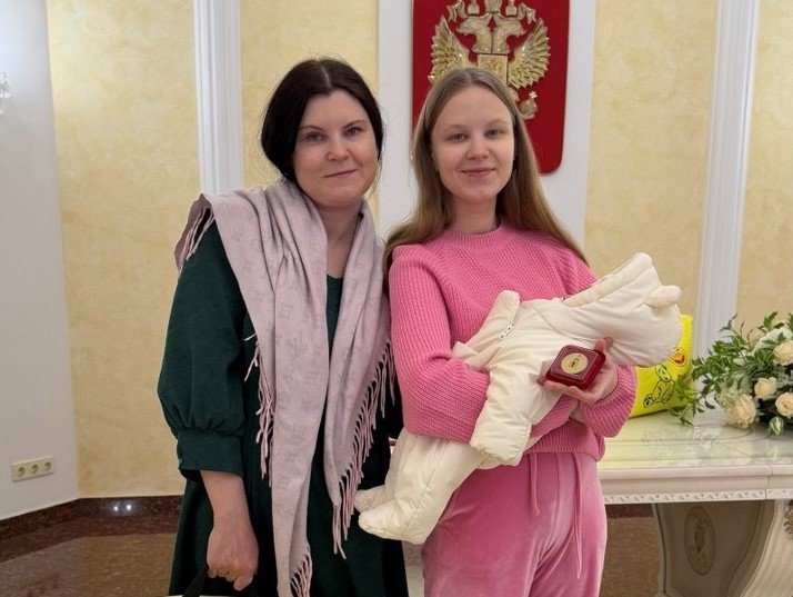 Памятные медали «Рожденному на Ярославской земле» начали вручать в регионе