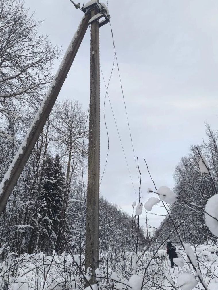 Энергетики «Ярэнерго» восстановили электроснабжение потребителей после сильного снегопада