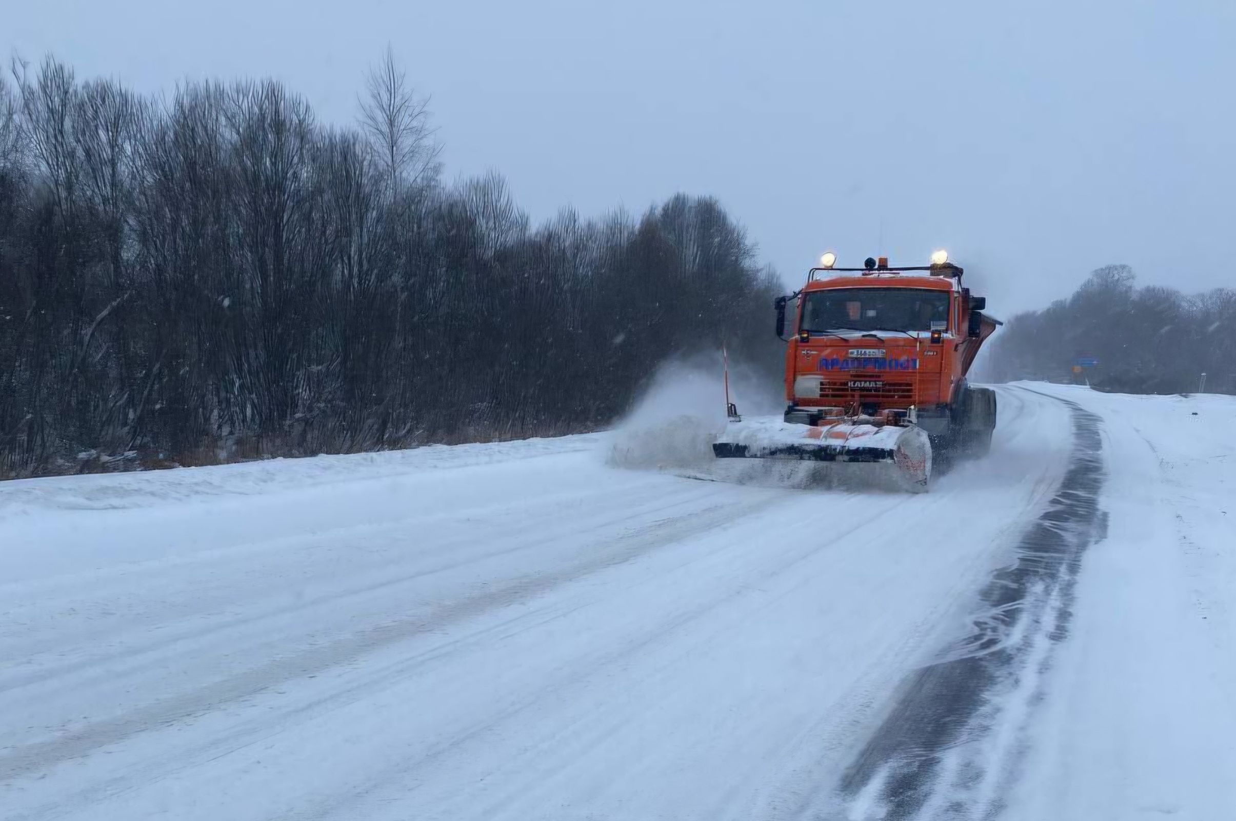 ​Михаил Евраев поблагодарил службы, помогавшие людям во время дорожного затора на трассе М8
