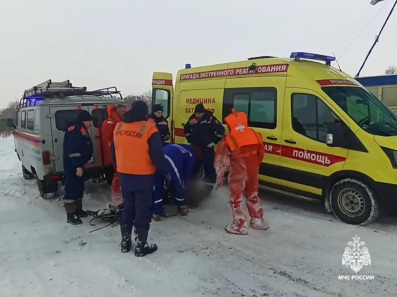 Сотрудники МЧС спасли жителя Ярославля, оказавшегося на середине Волги