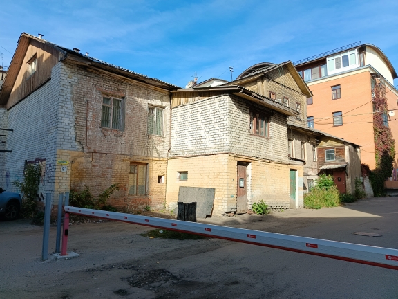 В Ярославле выставили на продажу флигель усадьбы Щербакова