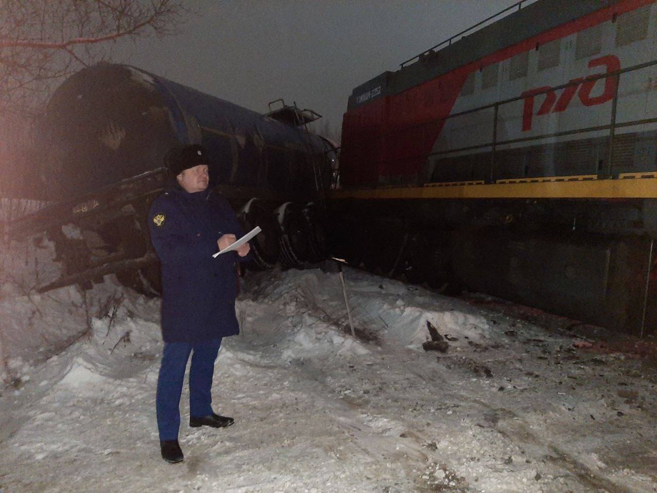 В Ярославле поезд врезался в фуру