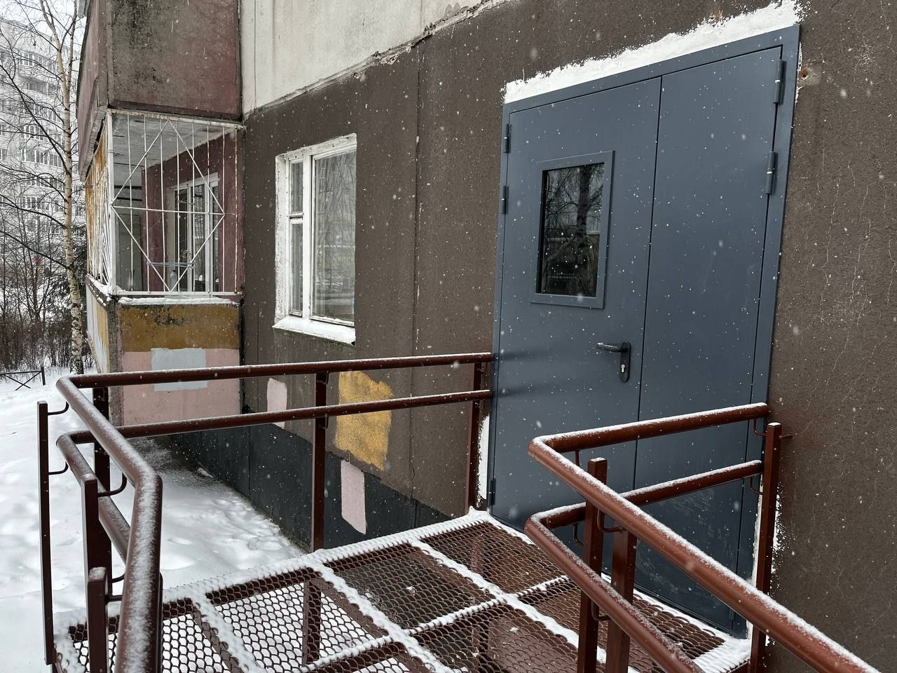 Пять лет сидела в квартире: в Ярославле установили пандус для женщины-инвалида