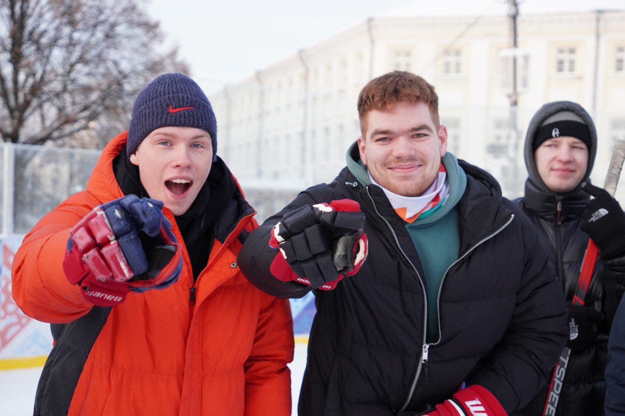 ​Турнир по хоккею на валенках прошел на главном катке Ярославской области