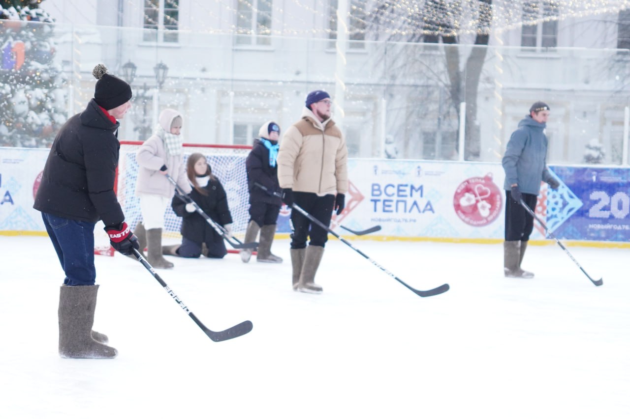​Турнир по хоккею на валенках прошел на главном катке Ярославской области