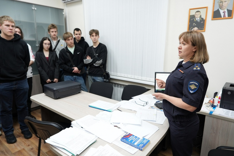 В Ярославле сотрудники полиции познакомили студентов со своей работой