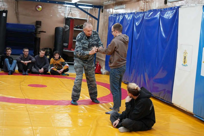 В Ярославле сотрудники полиции познакомили студентов со своей работой