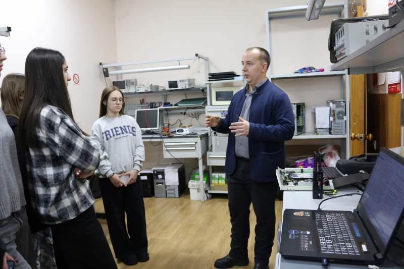 В Ярославле сотрудники полиции познакомили студентов со своей работой