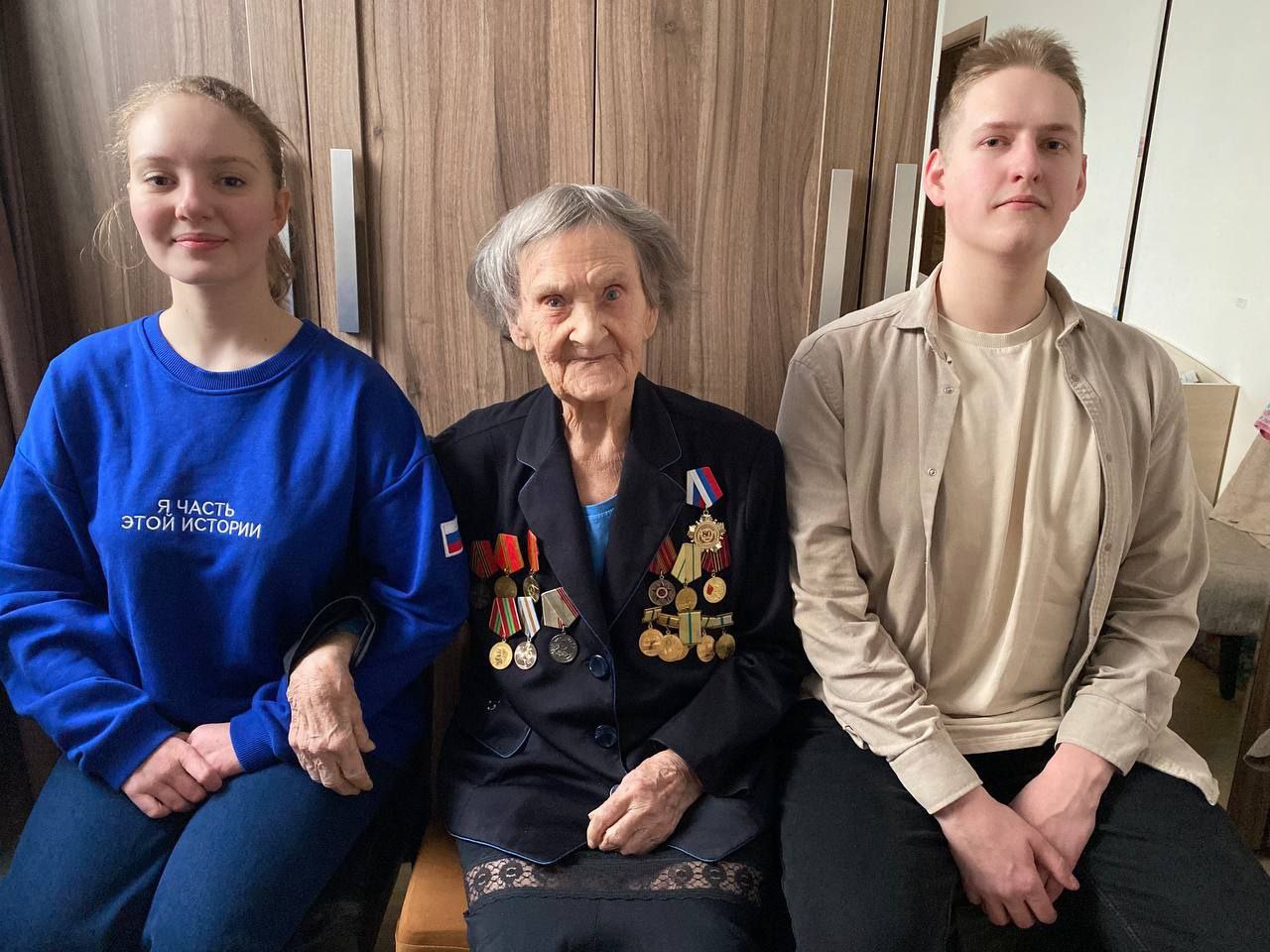 «Волонтеры Победы» поздравили ярославских ветеранов с годовщиной снятия блокады Ленинграда