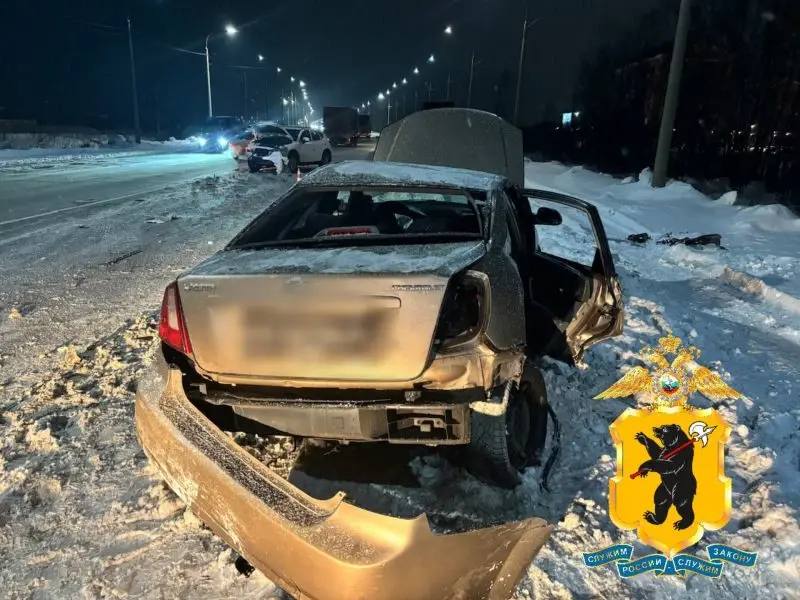 В результате ДТП на окружной дороге под Ярославле пострадали два человека