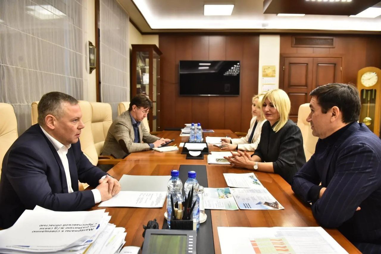 Михаил Евраев и вице-президент Сбера Евгений Титов обсудили развитие инфраструктуры в Ярославской области