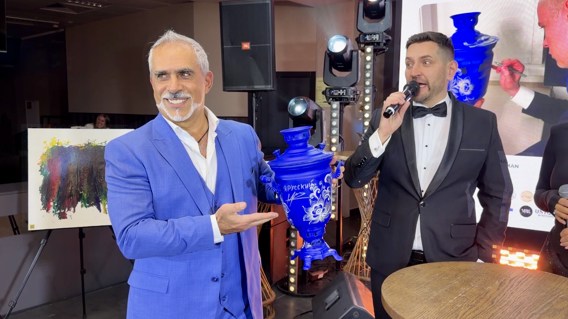 На аукционе в Ярославле продали самовар с автографом SHAMANа за 110 тысяч рублей