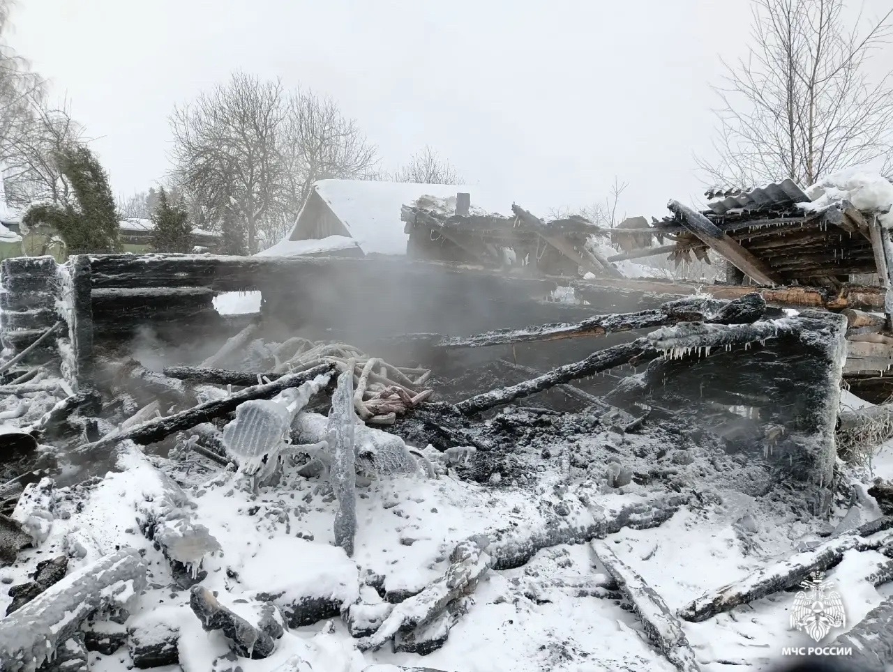 При пожаре в частном доме в Ярославской области погиб местный житель