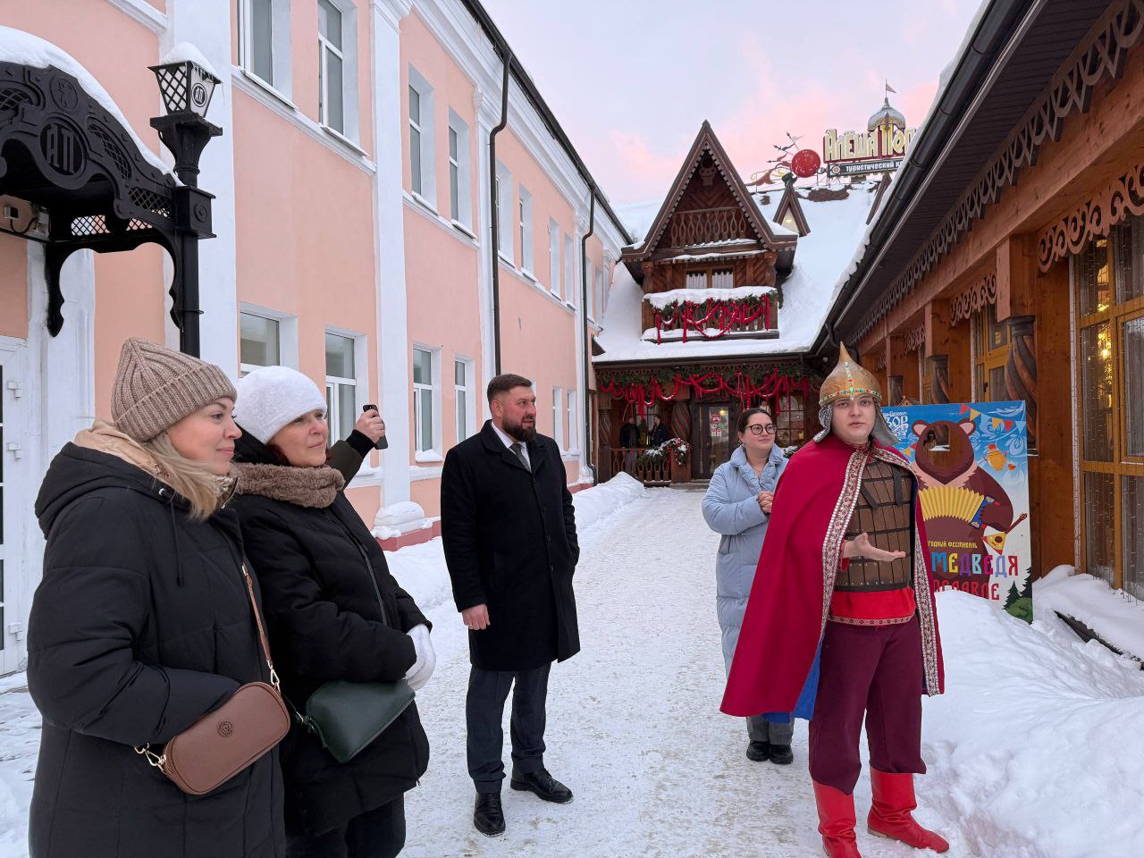 Эксперты выбирают лучшее зимнее оформление фасадов зданий в Ярославле