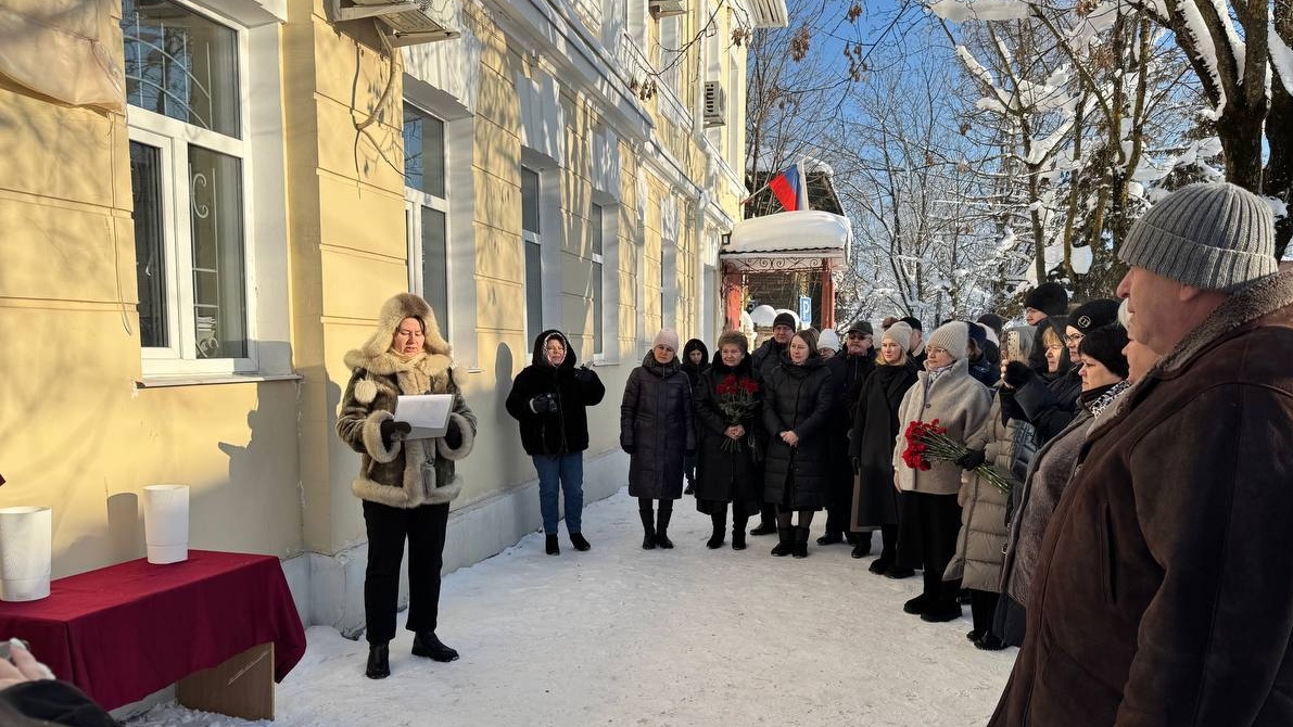 В Данилове открыли мемориальную погибшему на СВО бойцу