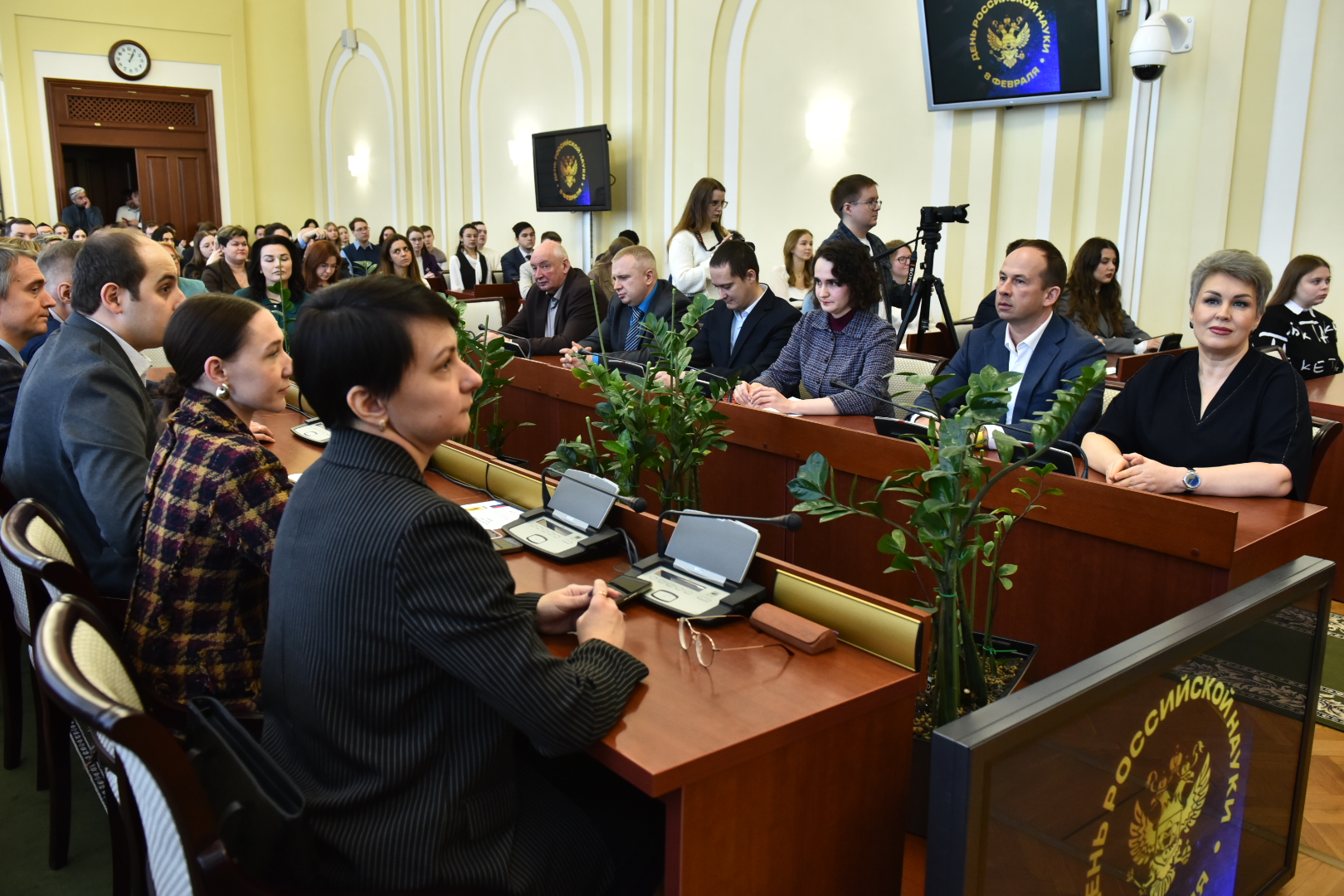 ​Ярославских ученых и студентов наградили в преддверии Дня российской науки