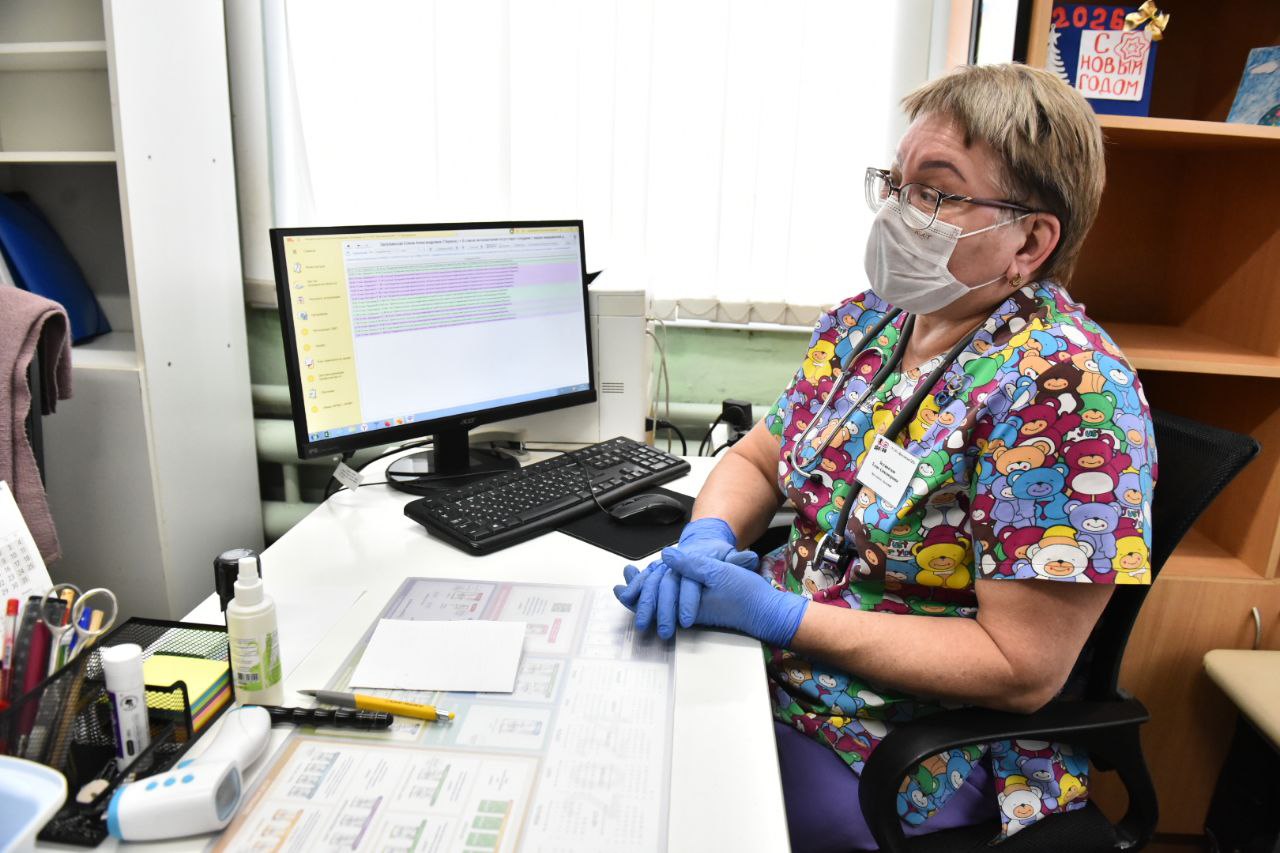 ​Михаил Евраев посетил социальные учреждения в поселке Бурмакино Некрасовского округа