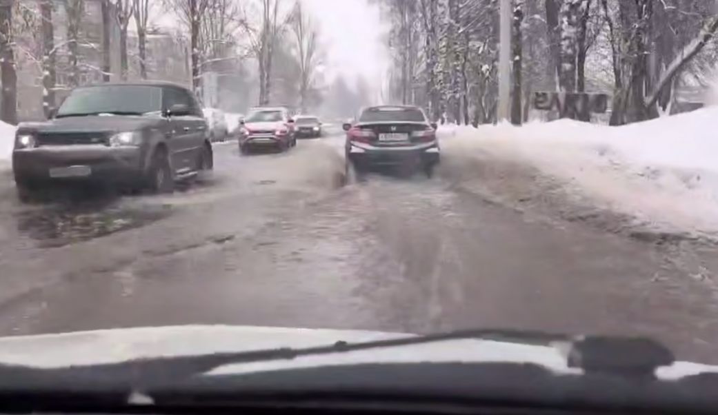 В Ярославле устранили коммунальную аварию на улице Елены Колесовой