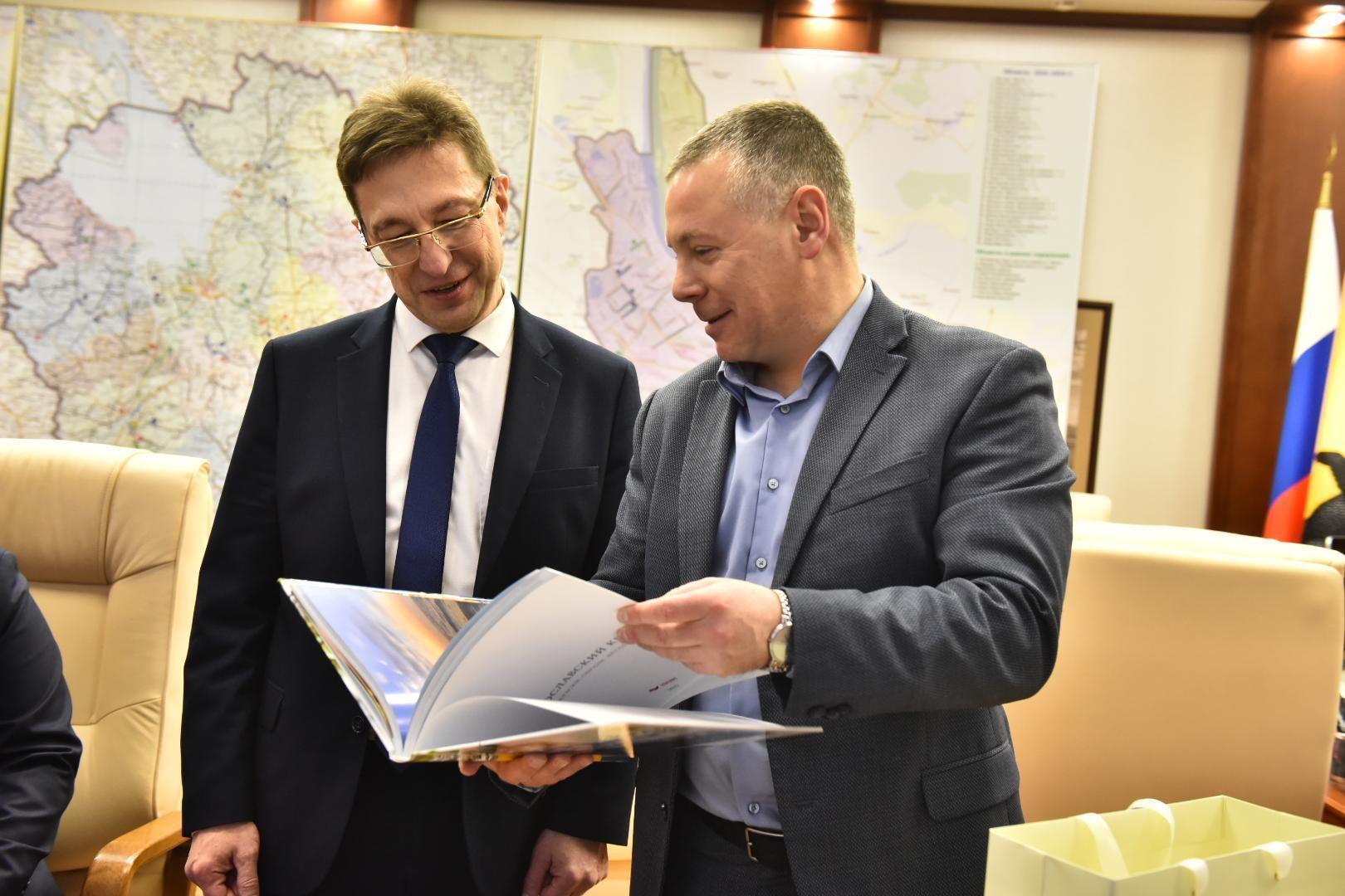 ​Михаил Евраев и Виталий Колесников обсудили взаимодействие в налоговой сфере