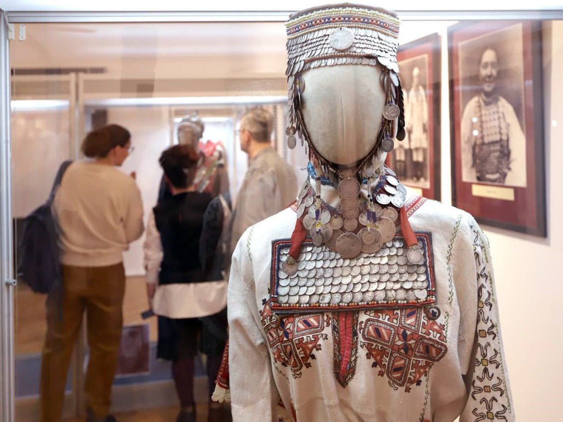 В Ярославском музее-заповеднике открылась выставка чувашских национальных костюмов и украшений