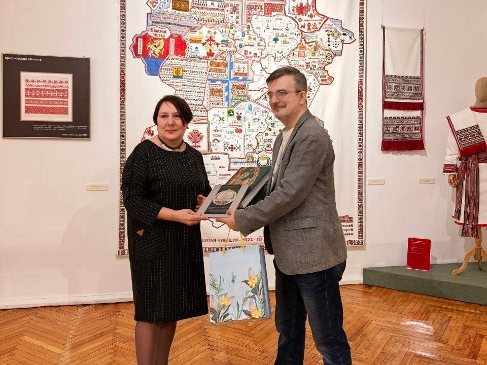 В Ярославском музее-заповеднике открылась выставка чувашских национальных костюмов и украшений