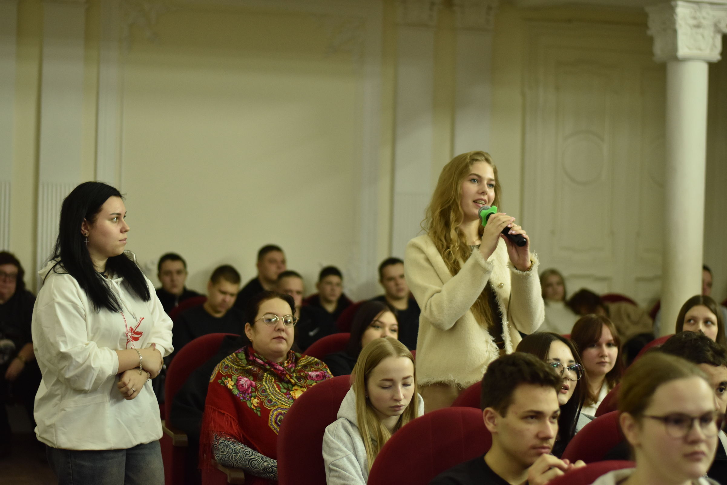 Ветераны трех поколений встретились с ярославской молодежью