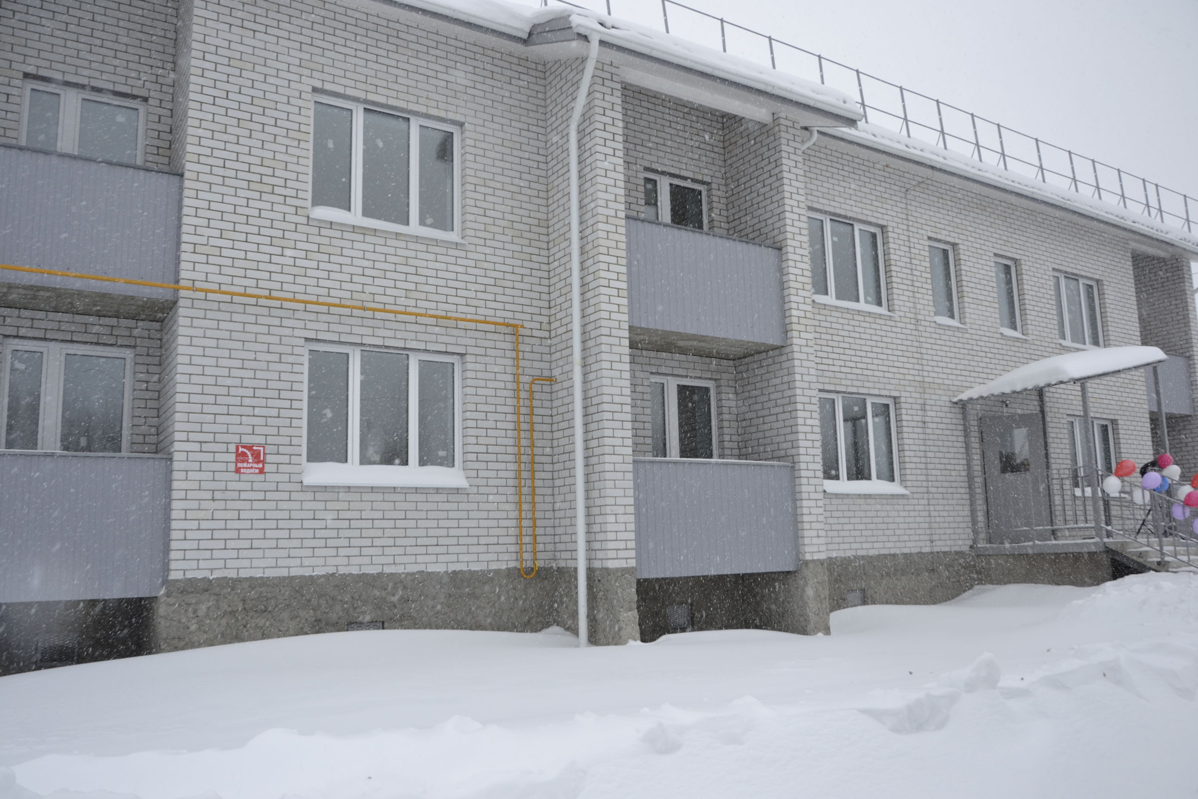 Жители аварийных домов в Рыбинском округе получили ключи от новых квартир