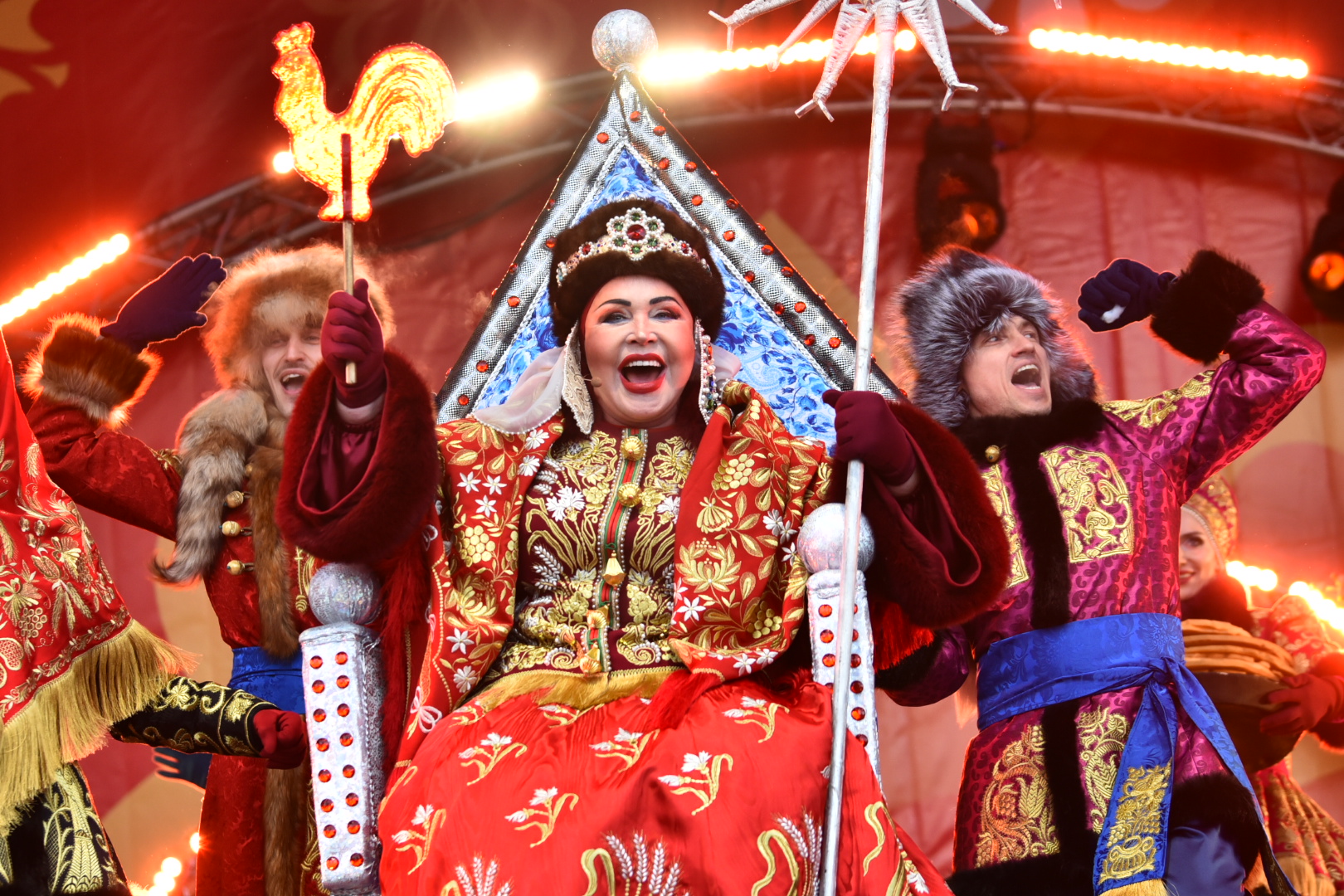 Более 20 тысяч гостей: в Ярославле широко отмечают Главную Масленицу страны