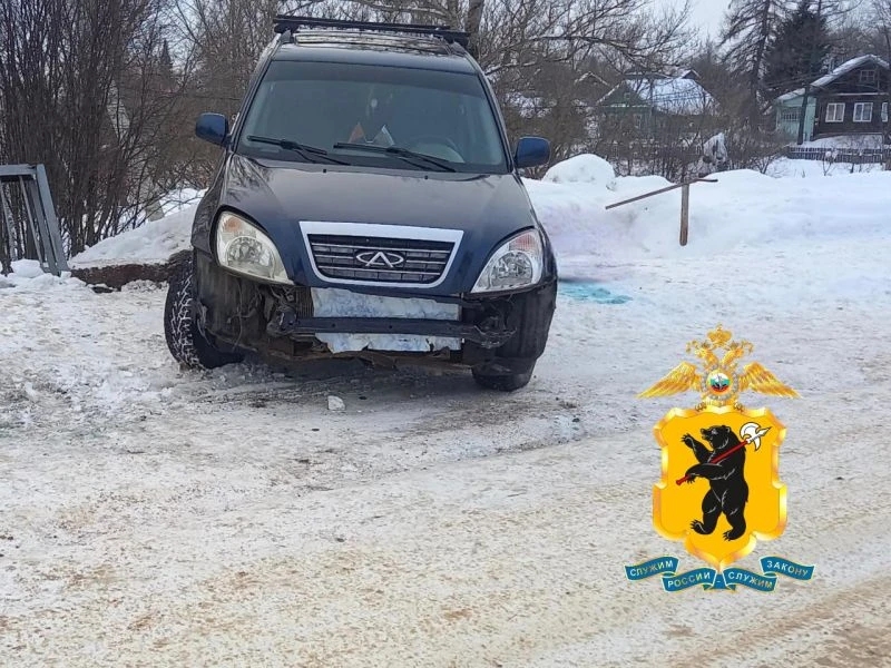 В Ярославской области водитель иномарки сбил идущую по тротуару 13-летнюю девочку