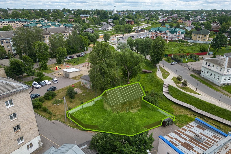 В Ярославской области выставили на продажу исторический деревянный дом