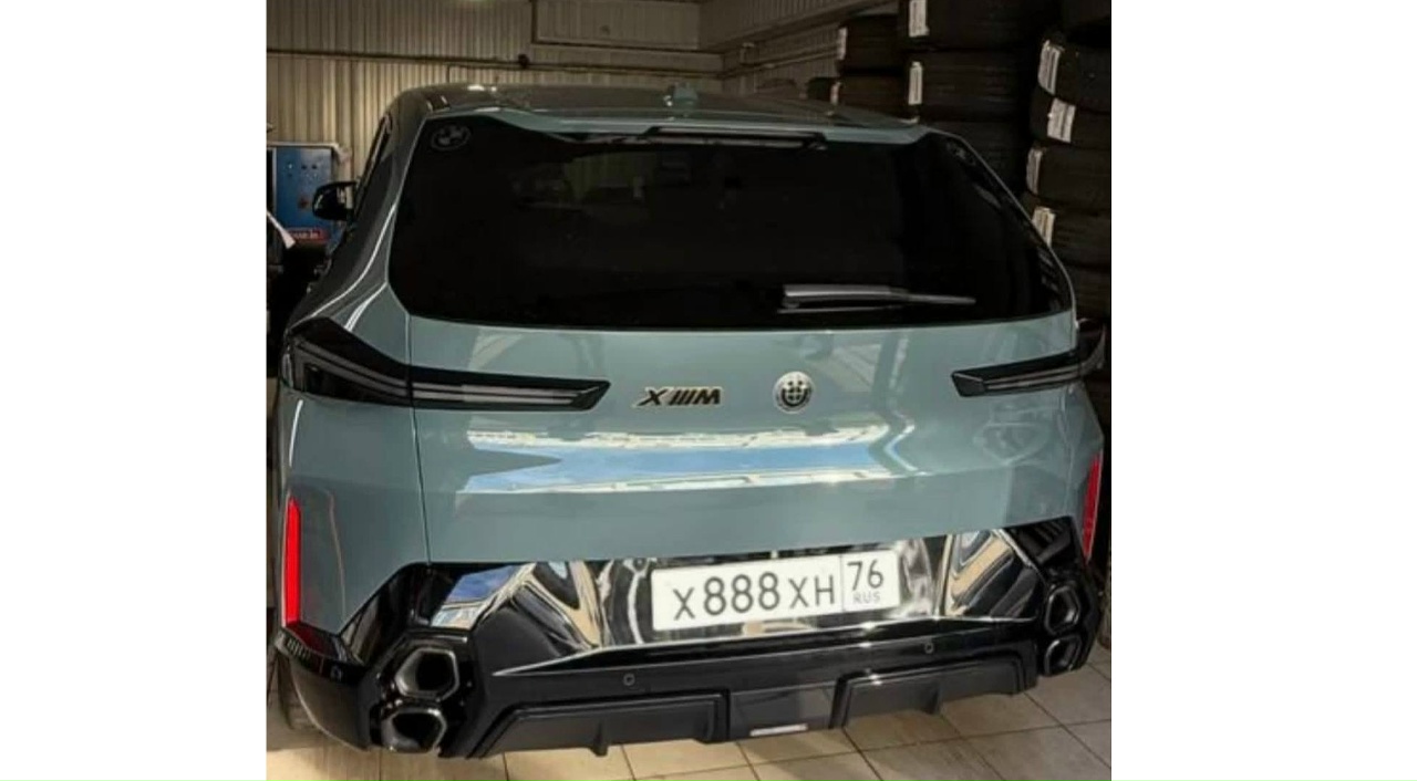 С подземного паркинга ЖК в центре Ярославля угнали элитную иномарку