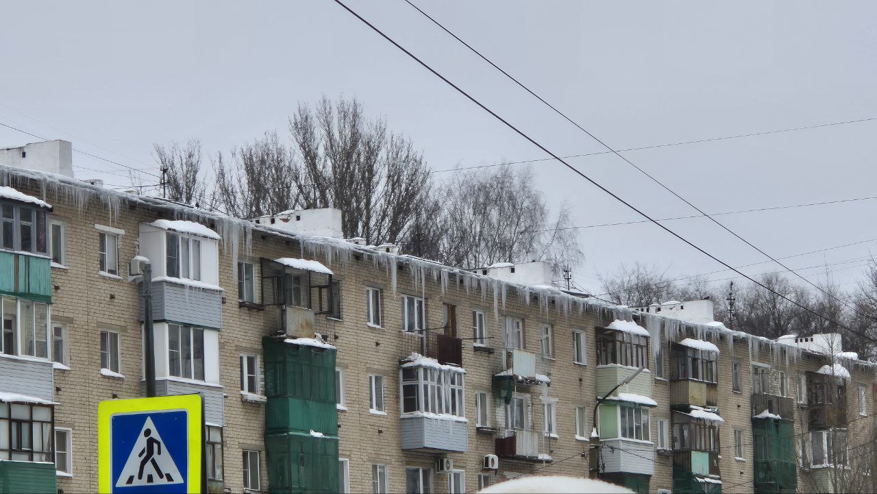 В Ярославской области выявили более 300 нарушений при содержании крыш зимой