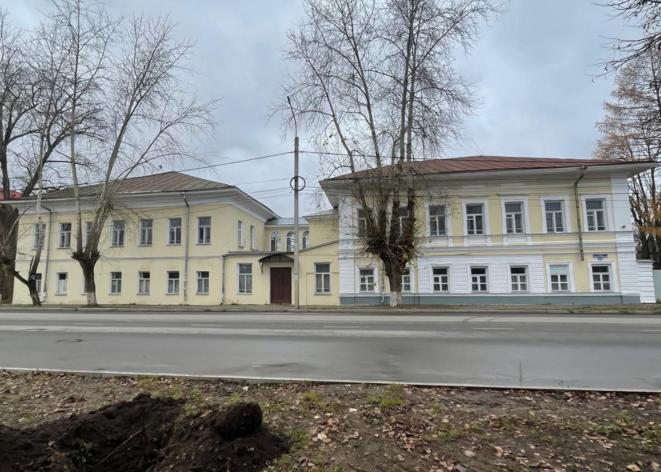 ​Собственник отремонтировал фасады двух исторических зданий в Ростове Великом